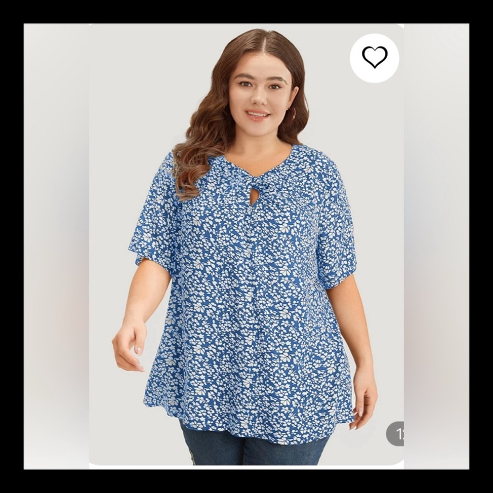 🌸 #1256-30. BloomChic Blue and White Floral Blouse